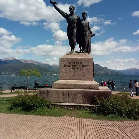 Il Castello Nyaraló Nebbiuno